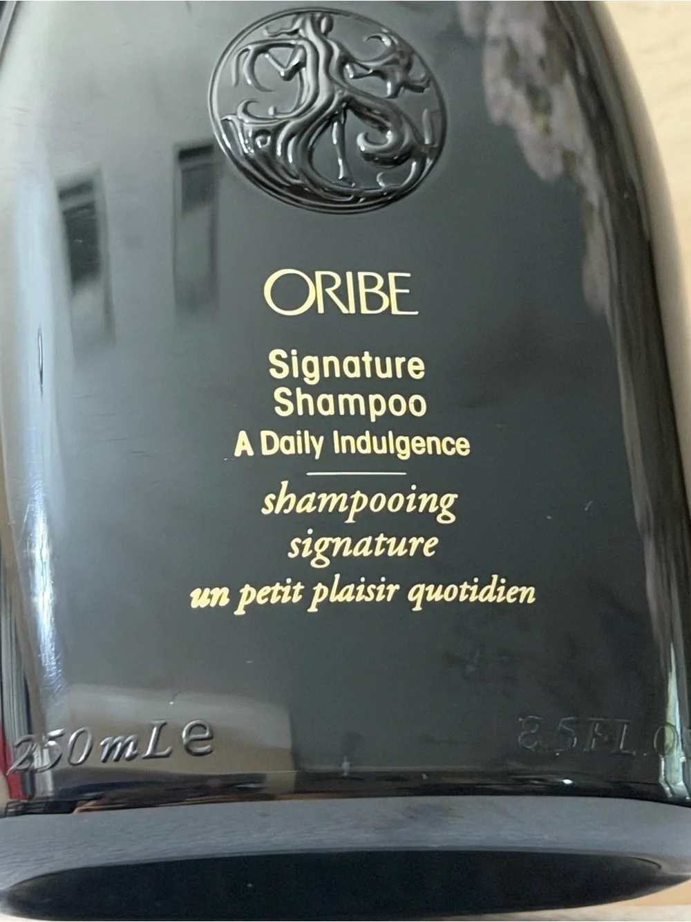 Full size -Oribe Signature Daily Indulgence Shampoo - NWOB 250ml-